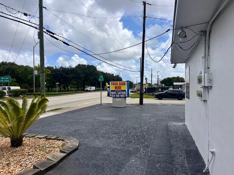 More Photos Of 624 W State Road 84, Fort Lauderdale Medical For Sale