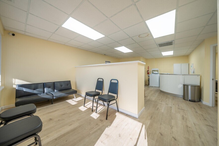 More Photos Of 1556 Hartnell Ave, Redding Office For Sale