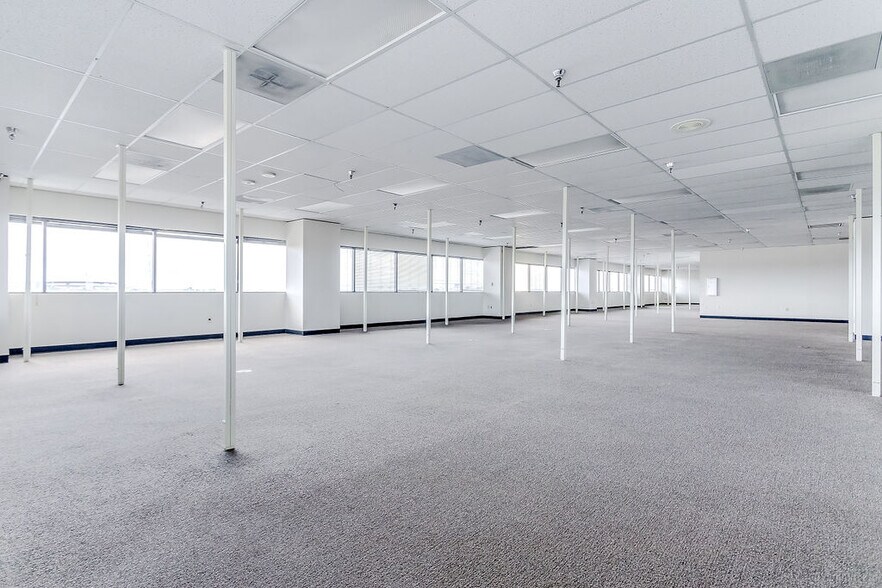 More Photos Of 2350 Valley View Ln, Dallas Loft Creative Space For Lease