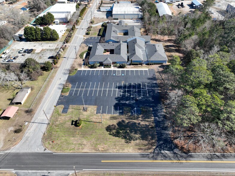 More Photos Of 1016 Everee Inn Rd, Griffin Business Park For Sale