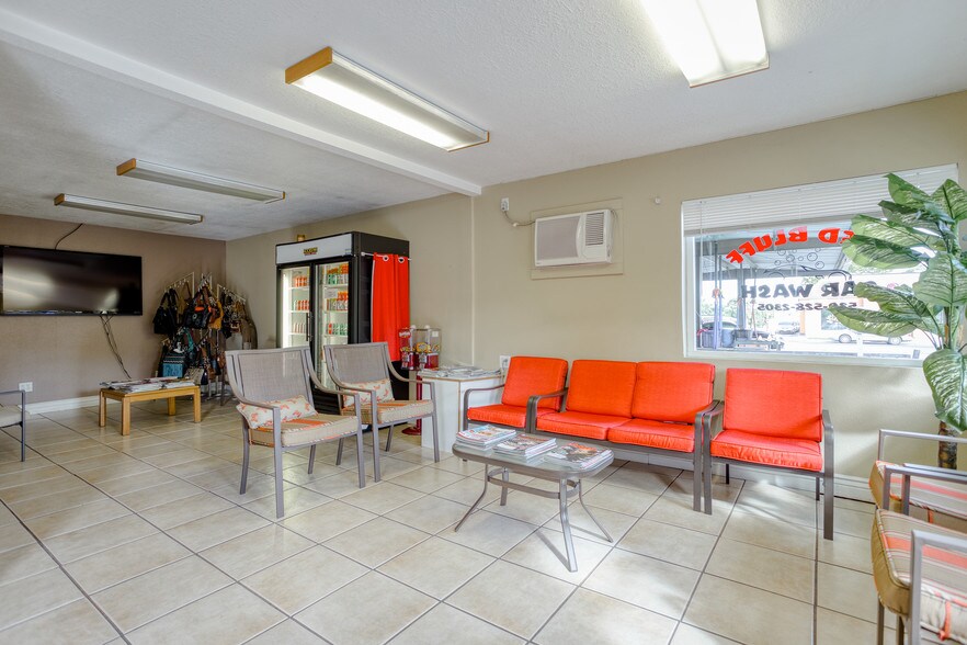 More Photos Of 312 Main St, Red Bluff Carwash For Sale