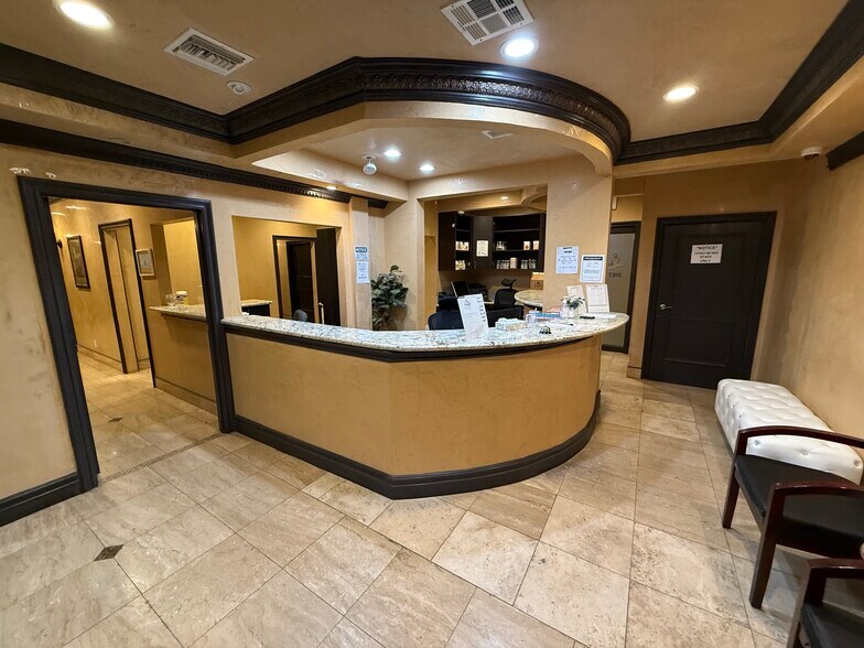 More Photos Of 7318 Topanga Canyon Blvd, Canoga Park Medical For Lease