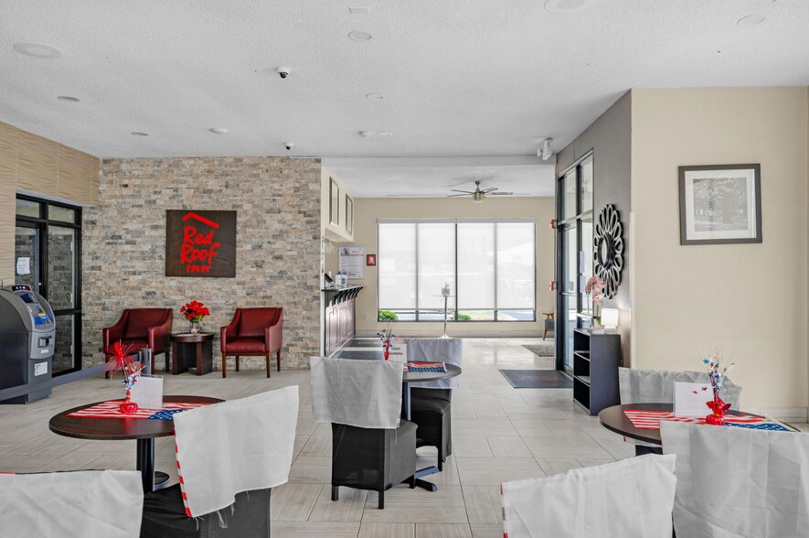 More Photos Of 1811 W Lucas St, Florence Hotel For Sale