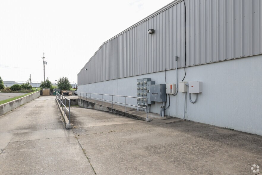 More Photos Of 2101-2230 N Beech Ave, Broken Arrow Warehouse For Lease