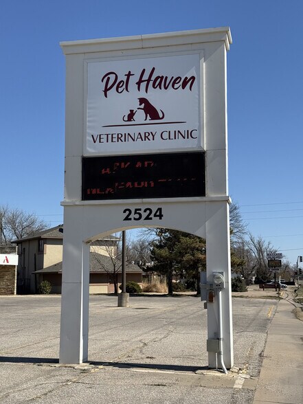 More Photos Of 2518-2536 W 13th St, Wichita General Retail For Sale