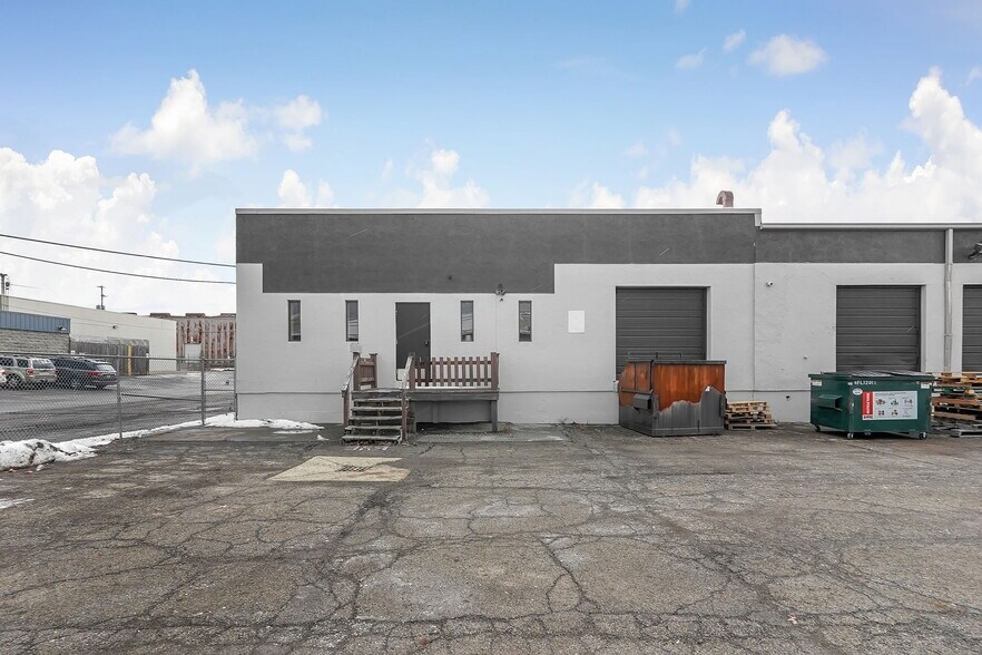 More Photos Of 1150-1180 Corrugated Way, Columbus Warehouse For Lease