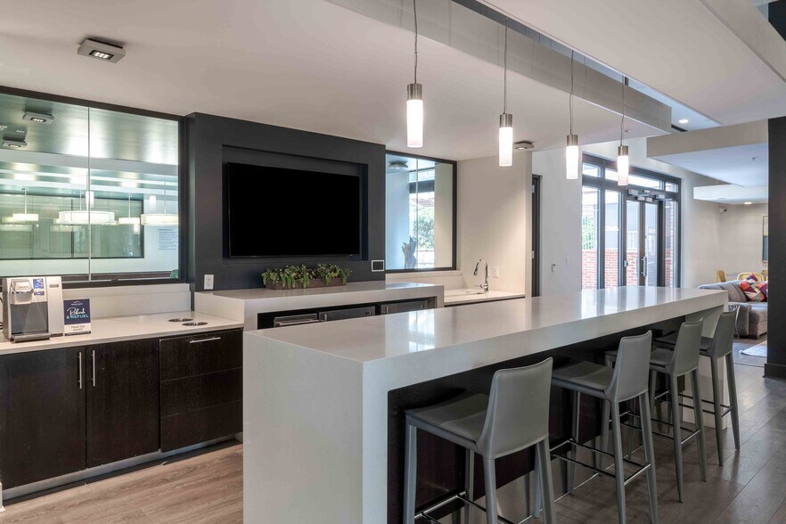 More Photos Of 101 N Wolfe St, Baltimore Apartments For Lease