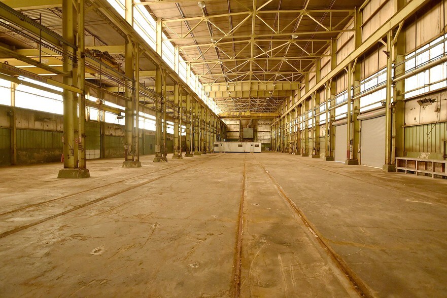 More Photos Of 420 Woodruff Rd, Joliet Warehouse For Lease