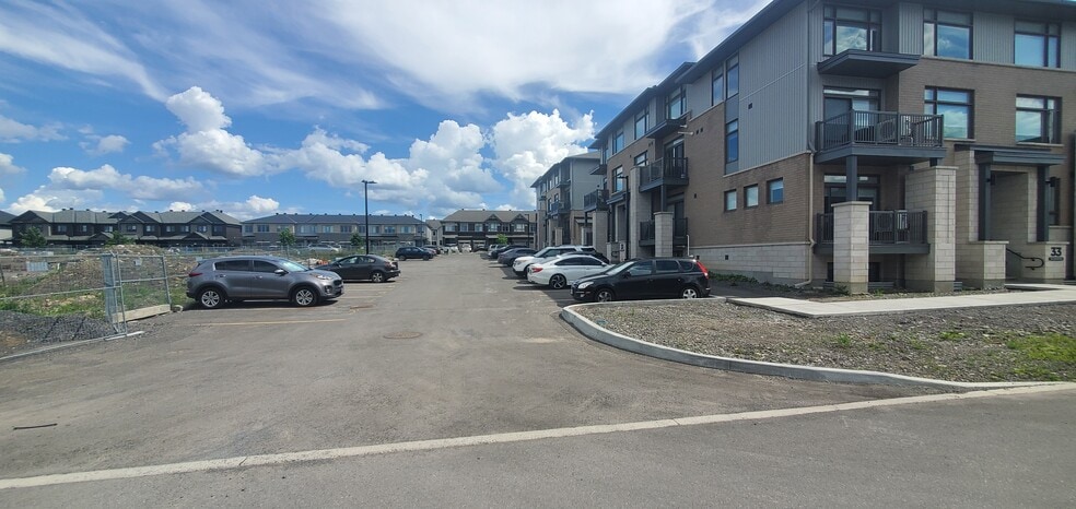 More Photos Of 33 Salamander Way, Ottawa Apartments For Sale