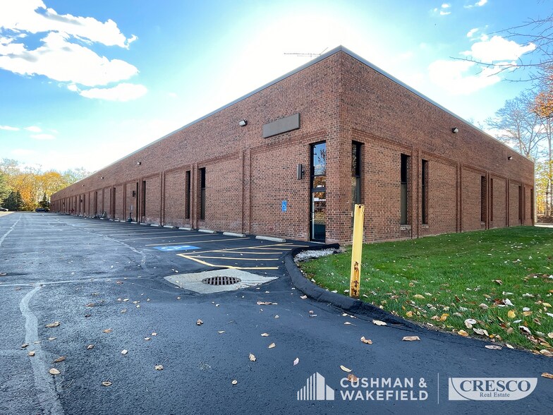 More Photos Of 6161 Cochran Rd, Solon Flex For Sale