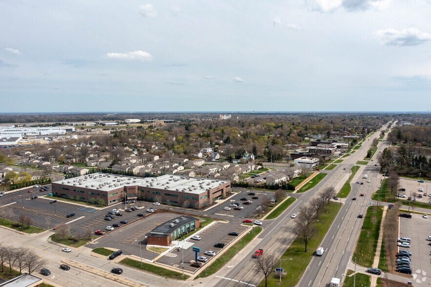 More Photos Of 44200 Woodward Ave, Pontiac Medical For Lease