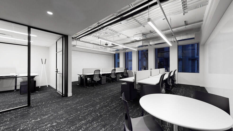 More Photos Of 311 W Monroe St, Chicago Coworking Space
