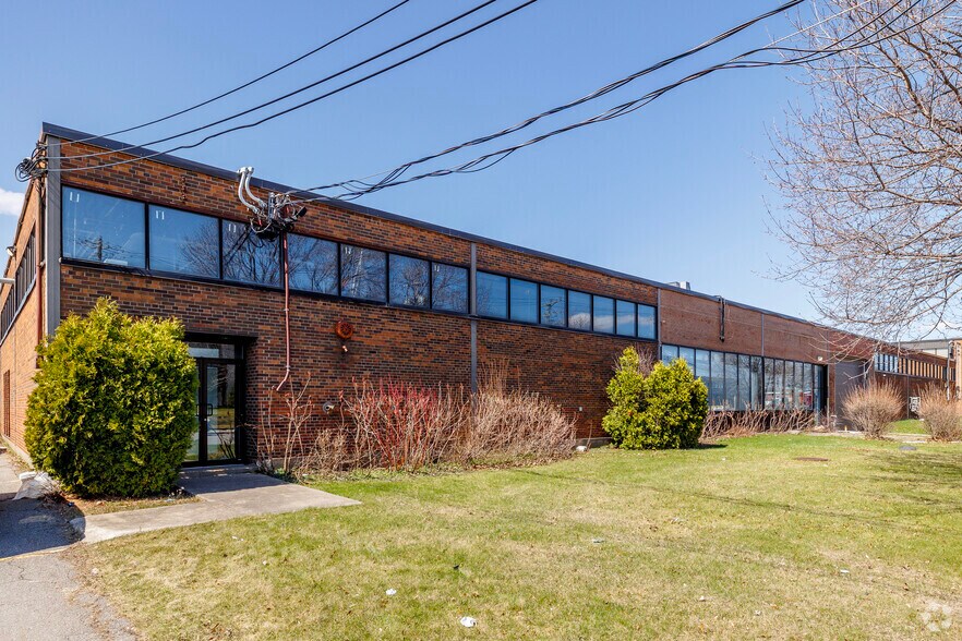 More Photos Of 5775 Rue Ferrier, Mont-Royal Manufacturing For Lease