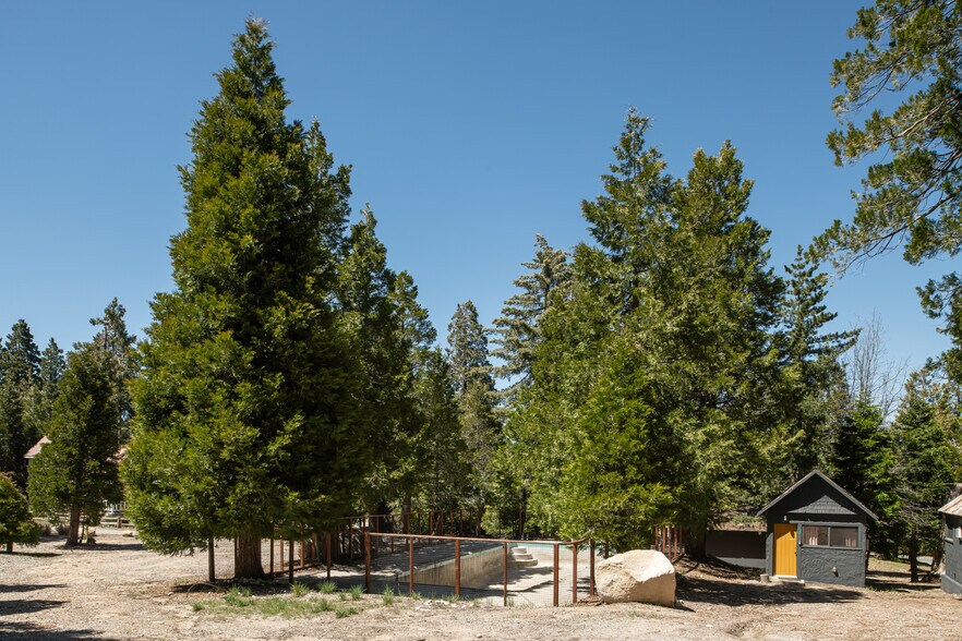 More Photos Of 25807 State Highway 189, Twin Peaks Hotel For Sale