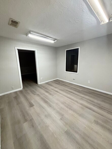 More Photos Of 8922 Frey, Houston Warehouse For Lease