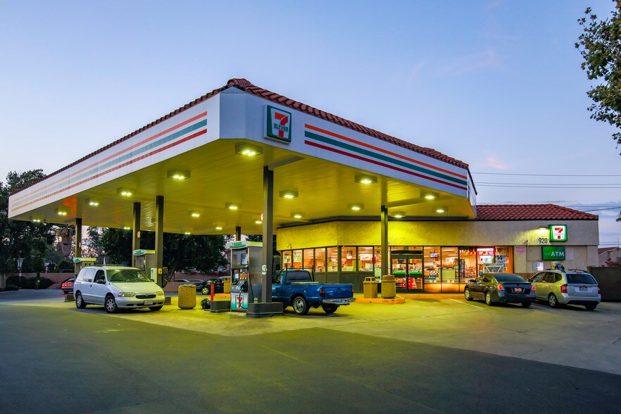 Primary Photo Of 920 Bloomington Ave, Bloomington Service Station For Sale