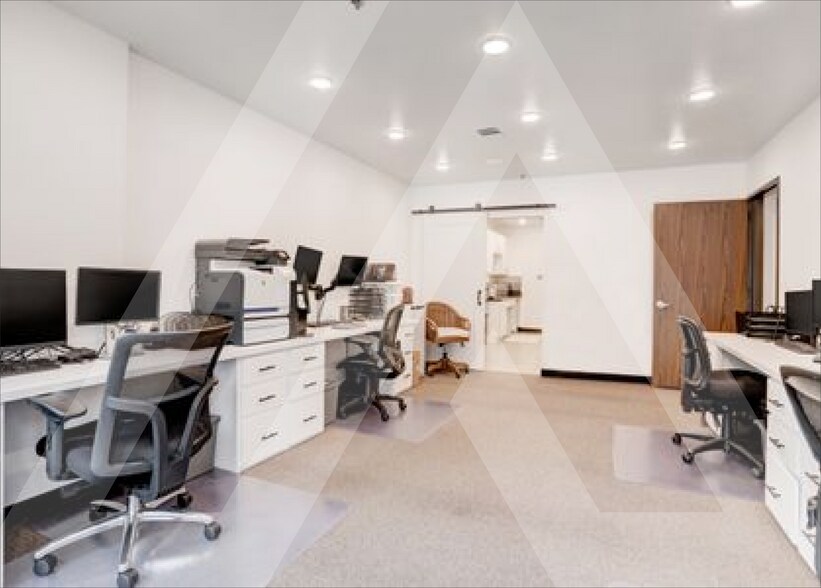More Photos Of 6544 Greatwood Pky, Sugar Land Loft Creative Space For Sale