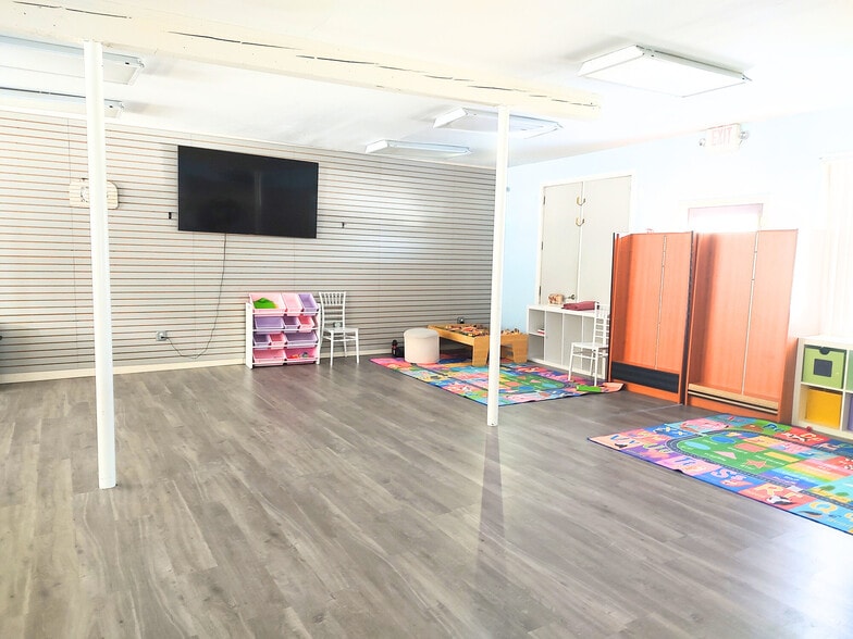 More Photos Of 140 Worcester Providence Tpke, Sutton Office For Sale