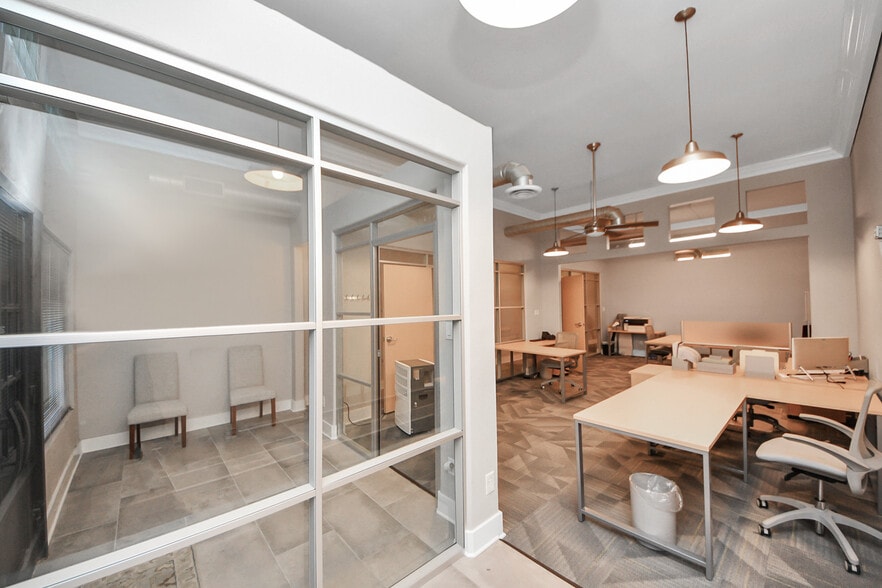 More Photos Of 4123 Highway 90, Brookshire Office For Sale