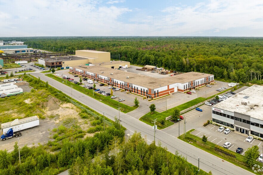More Photos Of 925-973 Rue Des Forges, Terrebonne Warehouse For Lease