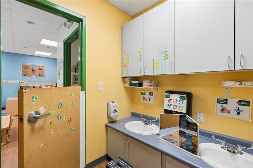 More Photos Of 443 W Lowell Ave, Haverhill Office For Sale