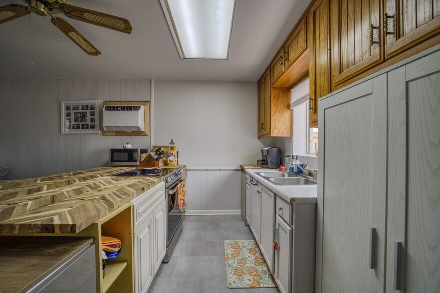 More Photos Of 5201 S Highway 95, Fort Mohave Storefront Retail Office For Sale