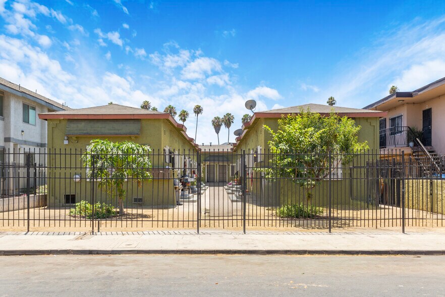 Primary Photo Of 606 W 81st St, Los Angeles Apartments For Sale