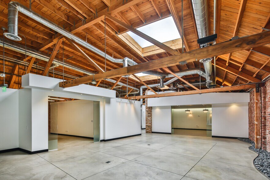 More Photos Of 1319-1321 W 11th St, Los Angeles Showroom For Sale