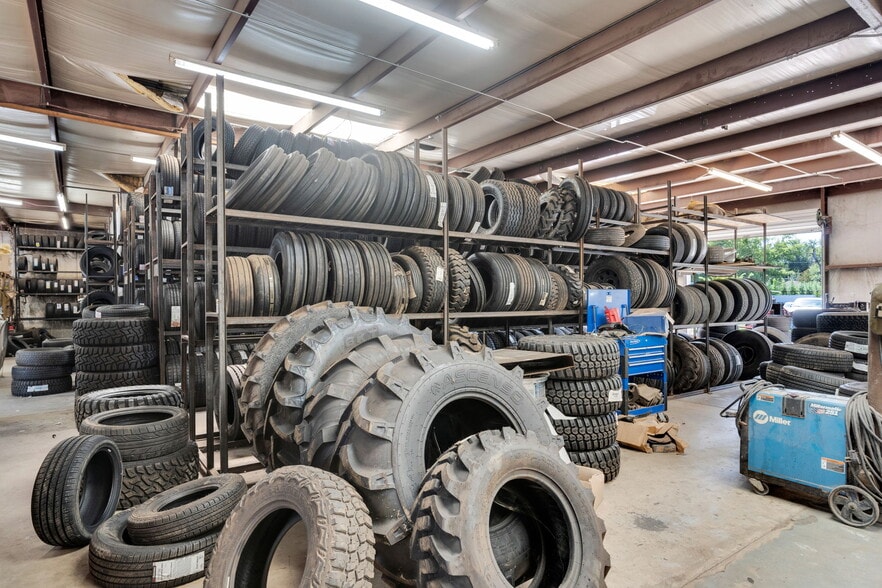 More Photos Of 475 W Commerce St, Fairfield Auto Salvage Facility For Sale