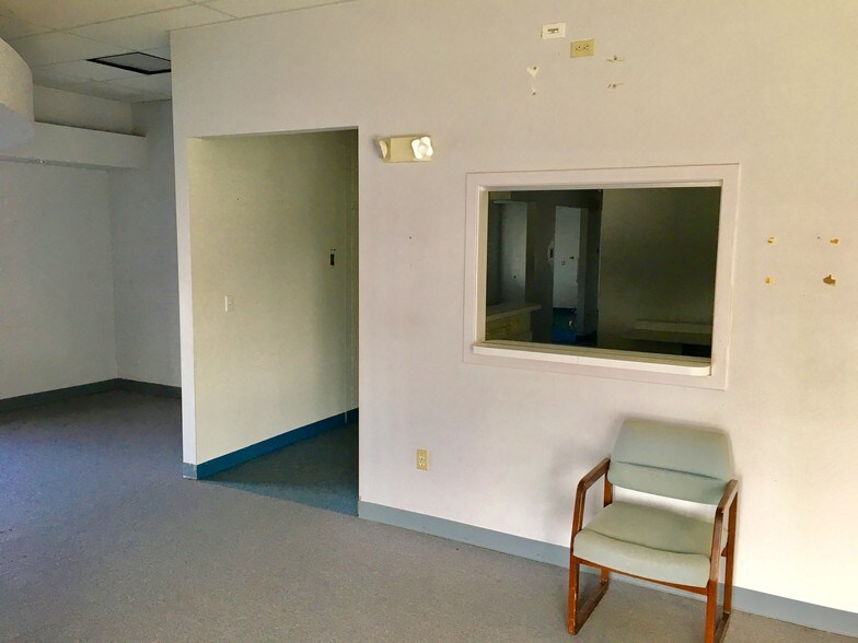 More Photos Of 65 N Dupont Hwy, Dover Medical For Sale