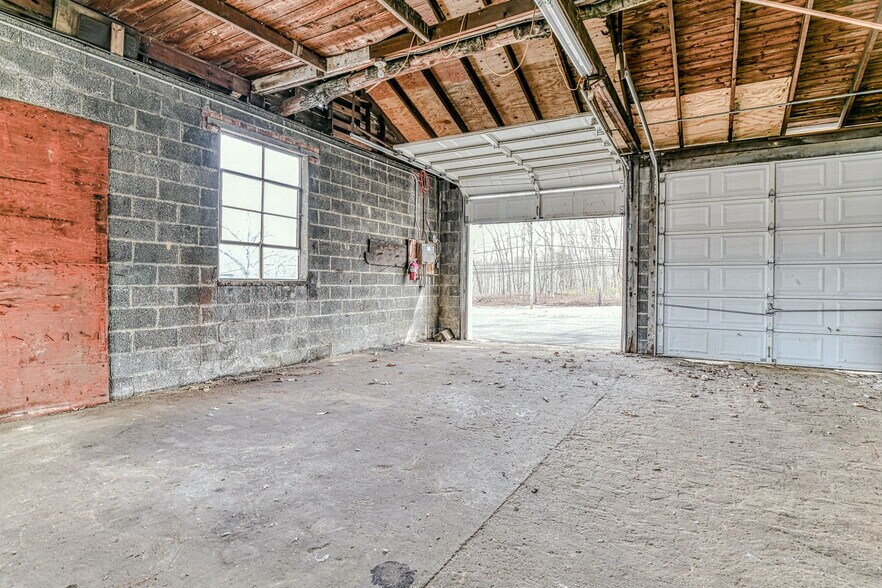 More Photos Of 314 Monmouth Rd, Millstone Warehouse For Lease