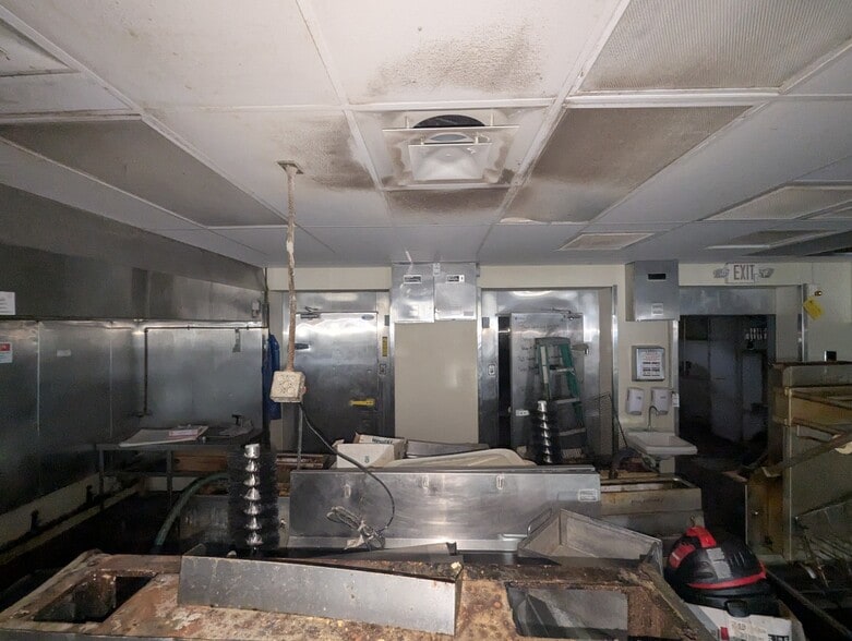 More Photos Of 3485 Court St, Pekin Fast Food For Sale