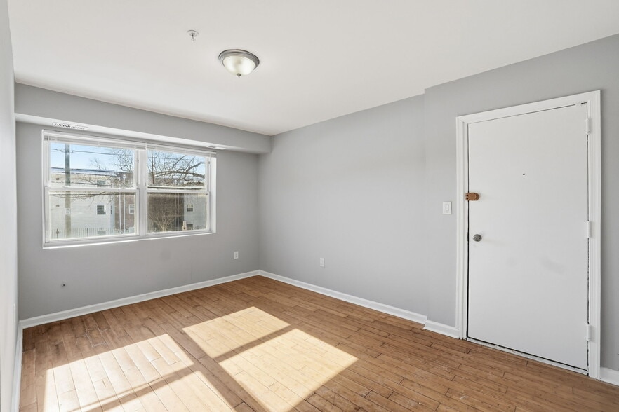 More Photos Of 1300 Congress St SE, Washington Apartments For Sale