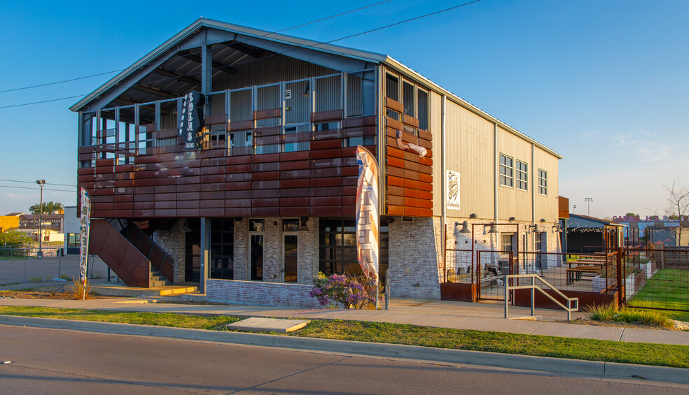 Primary Photo Of 2000 W Berry St, Fort Worth Storefront Retail Office For Lease