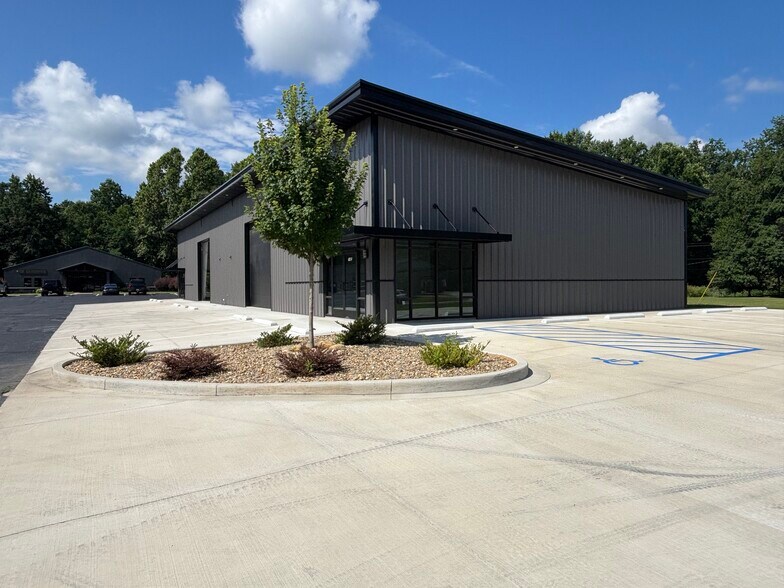 More Photos Of 407 Ross Ave, Easley Distribution For Lease