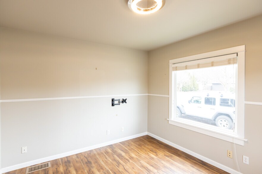 More Photos Of 1215 B St, Hood River Office For Lease