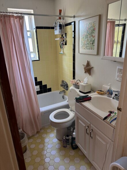 More Photos Of 3853 Delmar Ave, Cincinnati Apartments For Sale