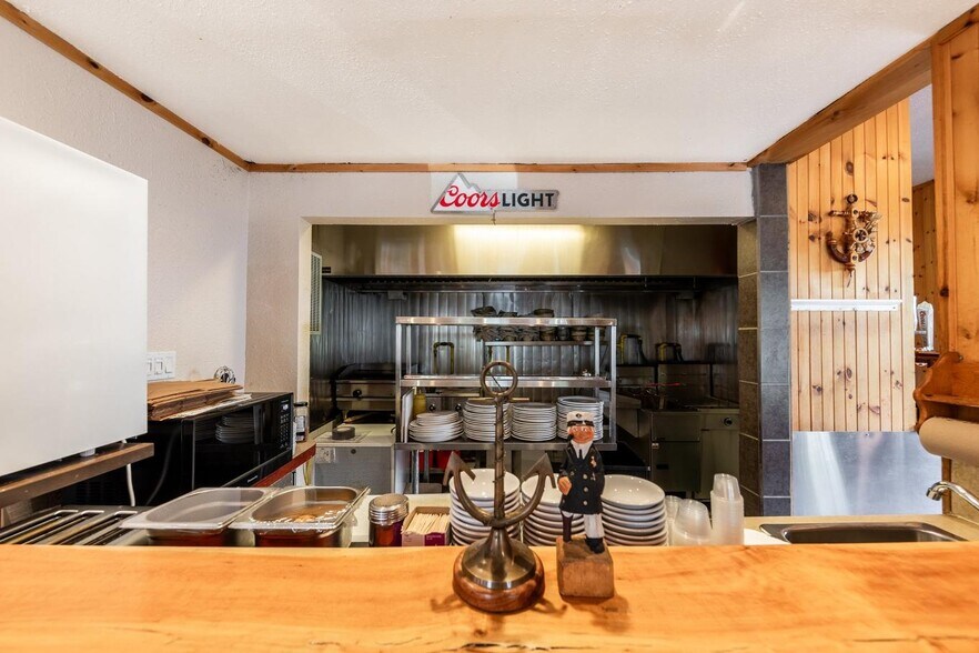 More Photos Of 880 Rue Richelieu, Beloeil Storefront For Sale