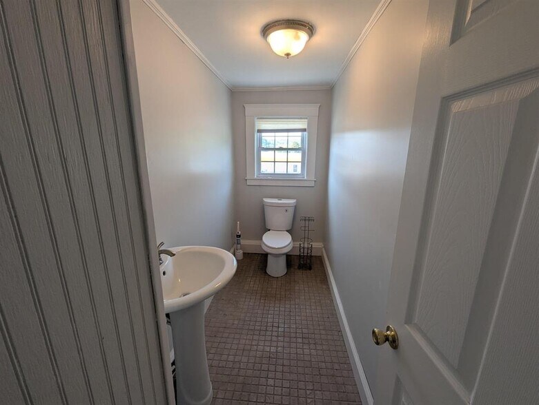 More Photos Of 198 Washington St, Claremont Office For Sale