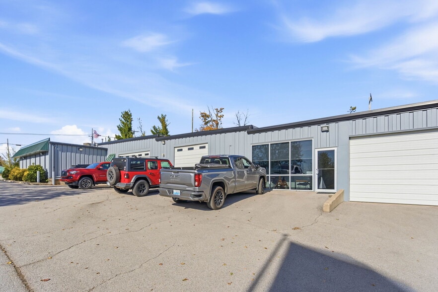 More Photos Of 13720 Aiken Rd, Louisville Warehouse For Sale