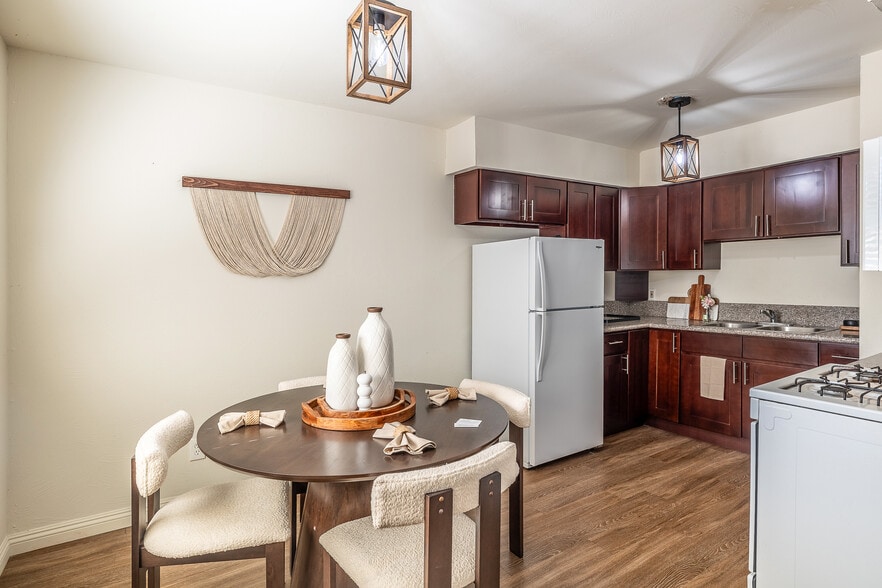 More Photos Of 93 Kings Way, Sierra Vista Apartments For Sale