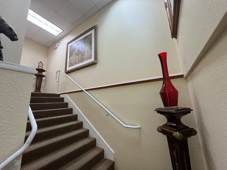 More Photos Of 4505 Town N Country Blvd, Tampa Office For Sale