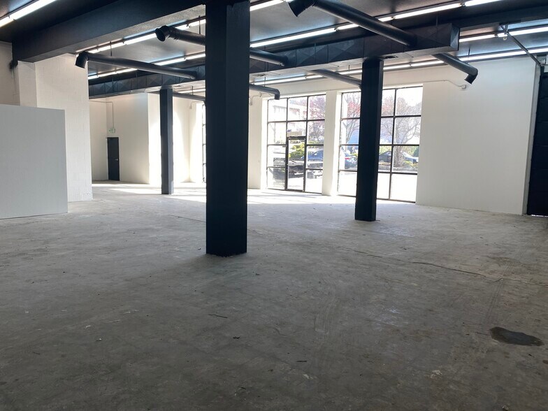 More Photos Of 22613 7th Ave S, Des Moines Freestanding For Lease
