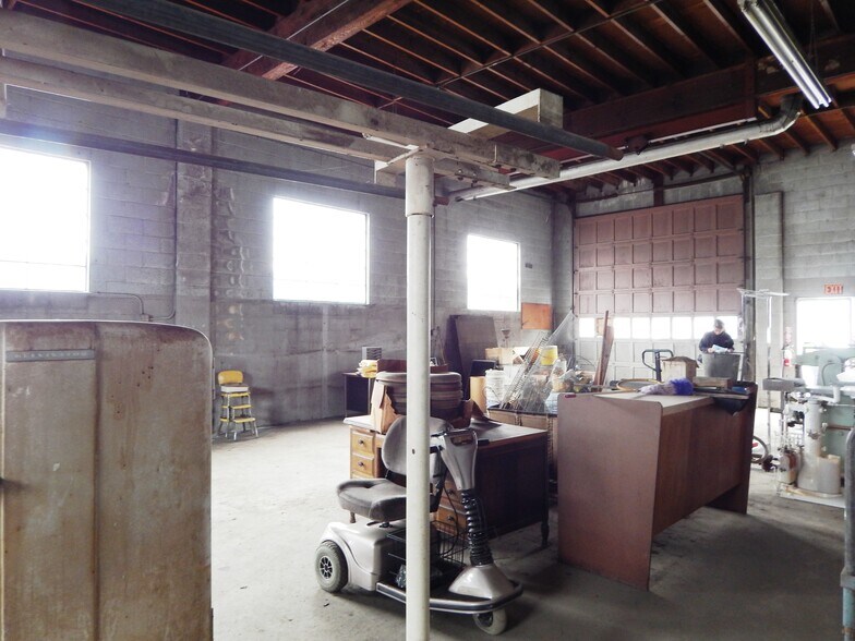 More Photos Of 470 NE Garden Valley Blvd, Roseburg Storefront Retail Office For Sale