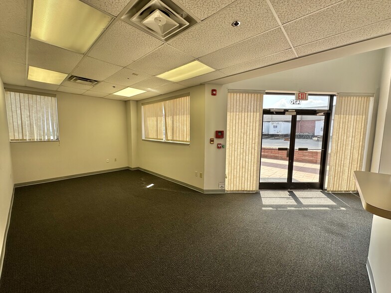 More Photos Of 1470 E Weisgarber Rd, Knoxville Light Distribution For Lease