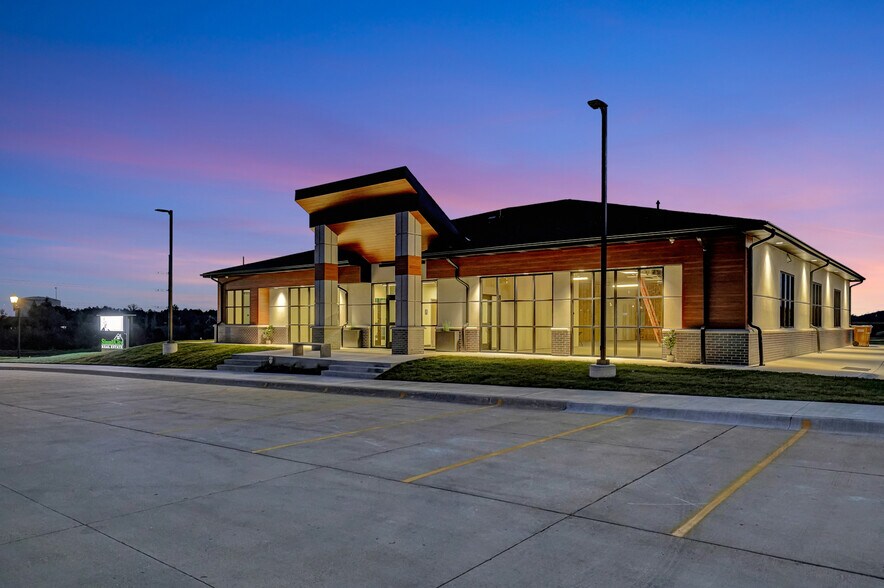 More Photos Of 8420 Amber Hill Rd, Lincoln Medical For Lease