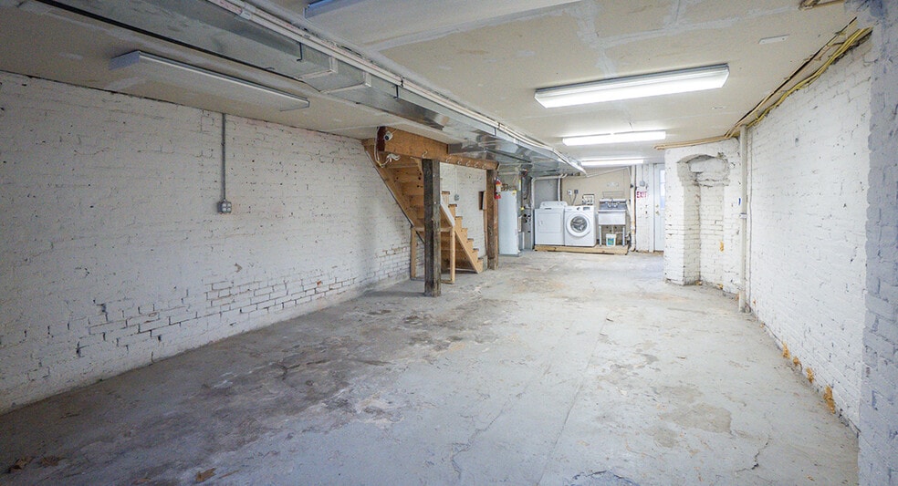 More Photos Of 1240 Pennsylvania Ave SE, Washington Veterinarian Kennel For Sale