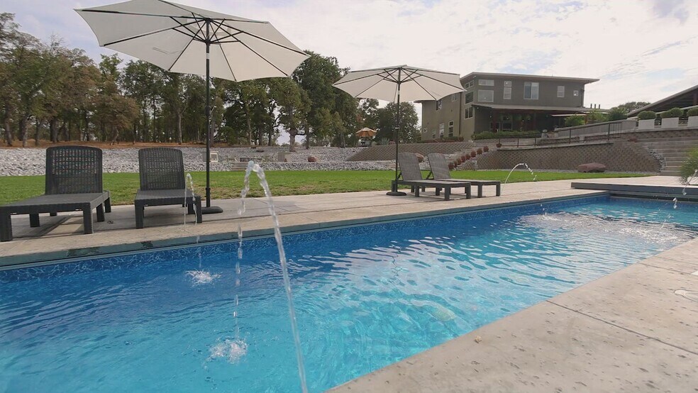 Primary Photo Of 16710 Oak Hollow Dr, Cottonwood Lodge Meeting Hall For Sale