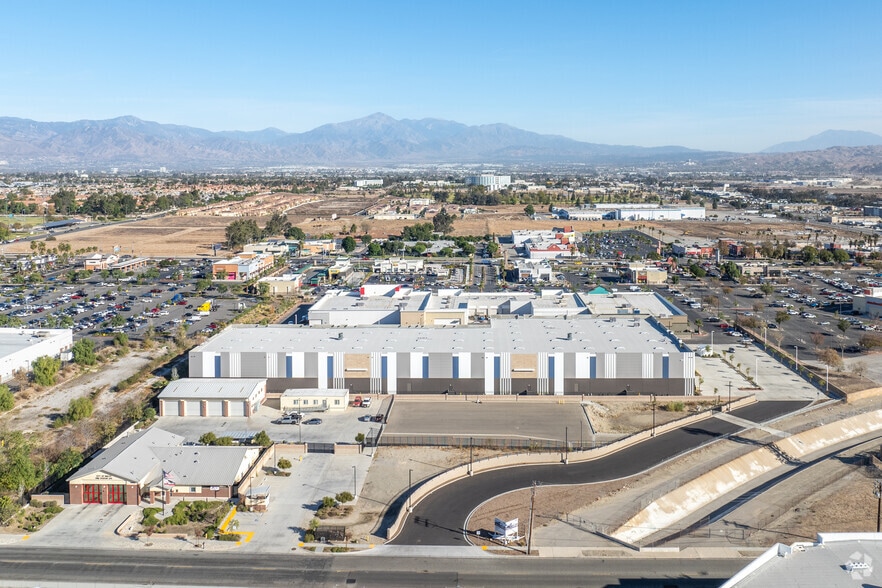 More Photos Of 1505 S Willow Ave, Rialto Industrial For Sale