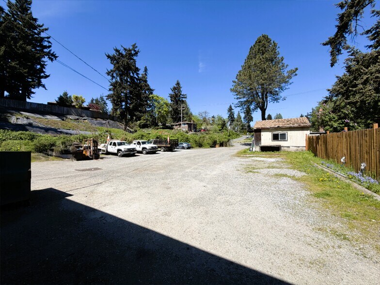 More Photos Of 1407 S 129th St, Burien Flex For Lease